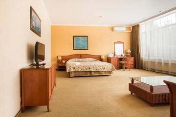 Семейный суперлюкс с диваном в Отеле Arthurs Spa Hotel By Mercure